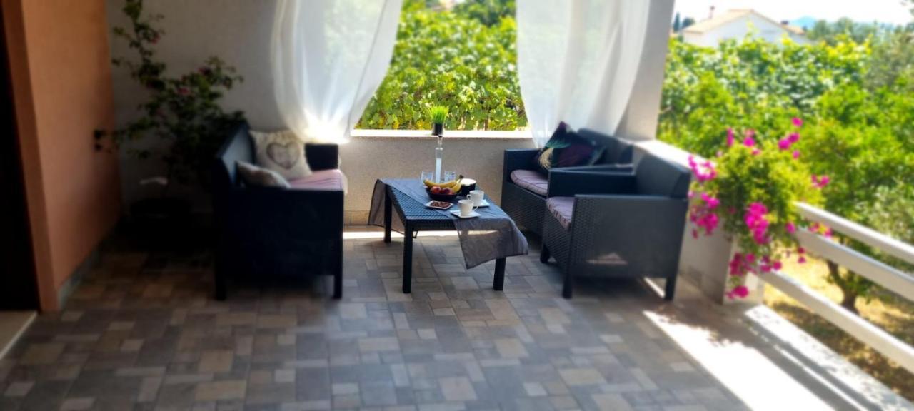 Apartman Rabatin Sveti Filip i Jakov Exteriör bild