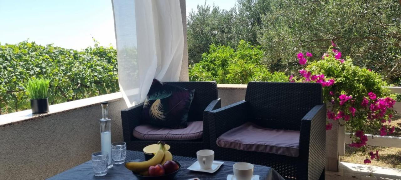 Apartman Rabatin Sveti Filip i Jakov Exteriör bild