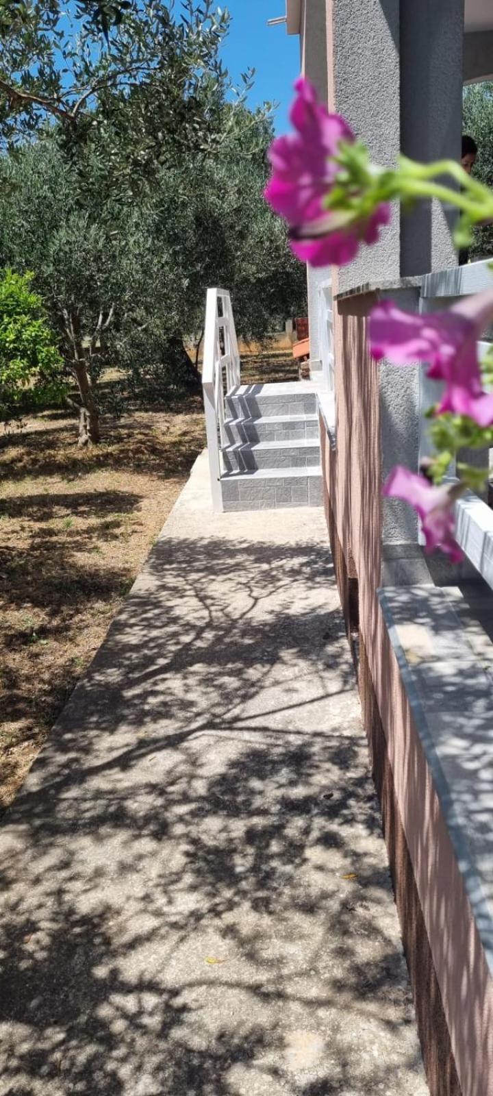 Apartman Rabatin Sveti Filip i Jakov Exteriör bild